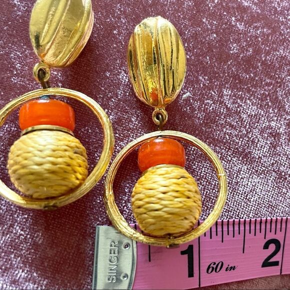 Gold tone drop earrings - Picture 9 of 10